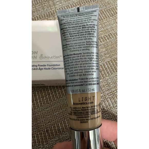 It Cosmetics Bye Bye Foundation Full Coverage LIGHT 1.08oz. & Illuminator Powder - Picture 4 of 9